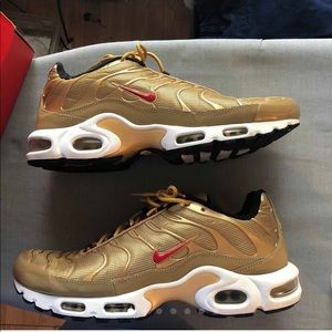 Air max plus metallic gold